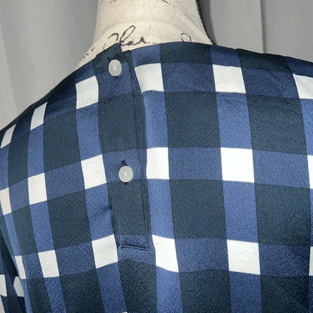 BANANA REPUBLIC GINGHAM VENTED TIE-CUFF TOP - Picture 4 of 6